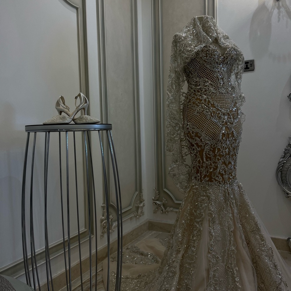 Elegant White Lace Wedding Dress - Picture 9 of 12